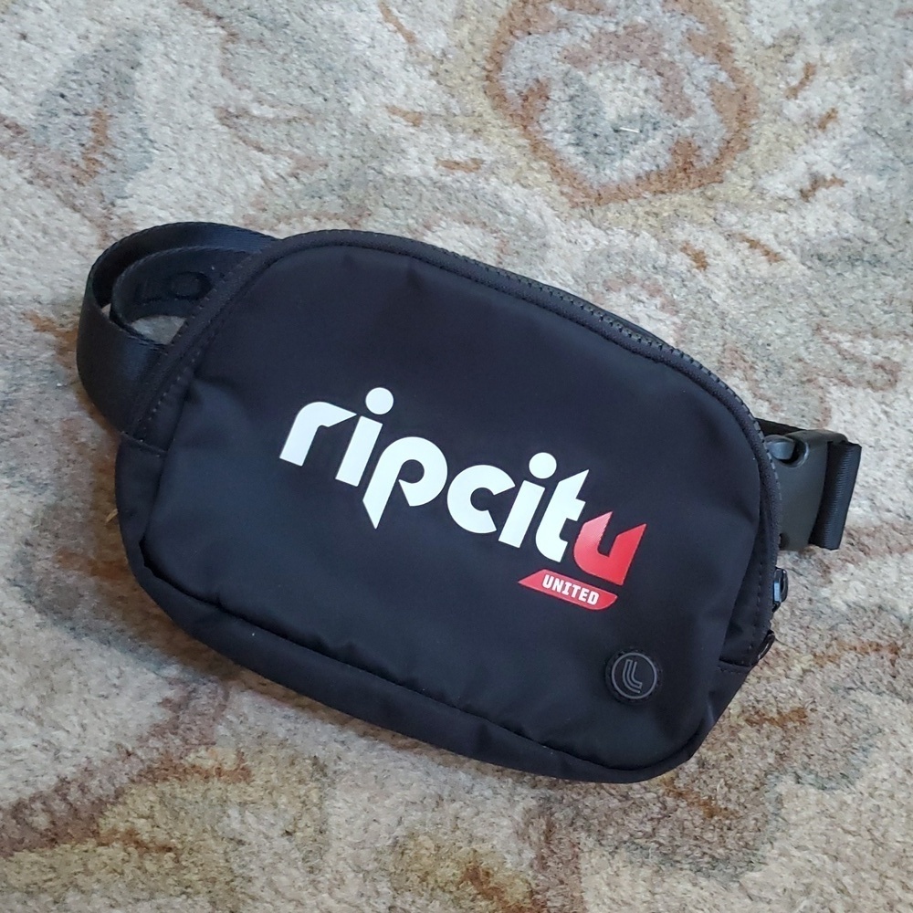 Lolë rip city blazers pouch